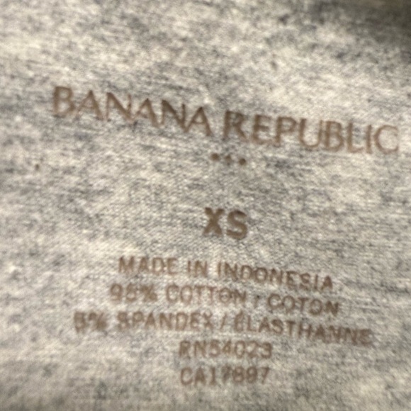 Banana Republic Heather Gray Short Sleeve Tee - Picture 3 of 3